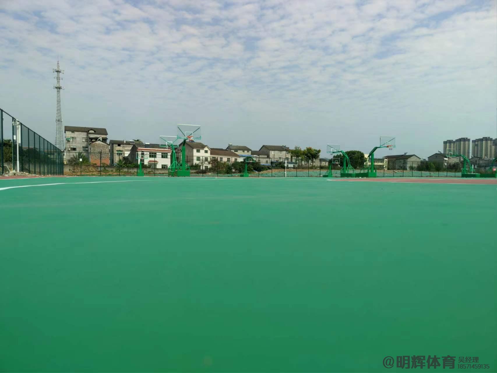 山南硬地丙烯酸球场的优缺点
